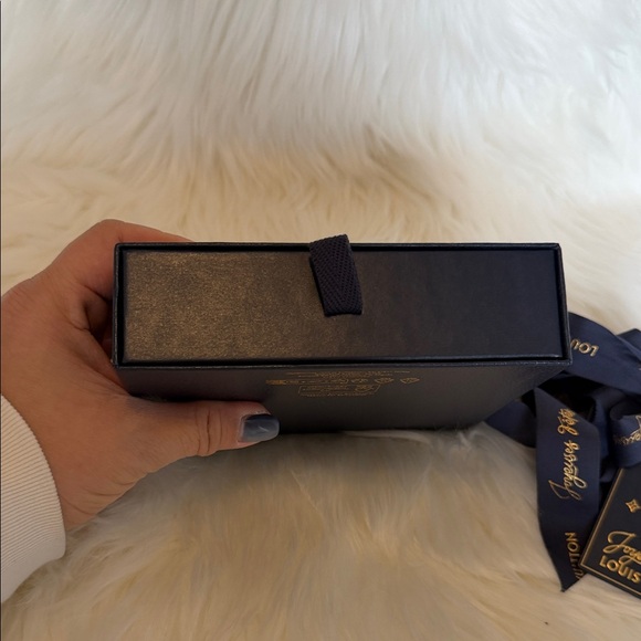 Louis Vuitton Blue and Gold Gift Box with Ribbon - Picture 8 of 13